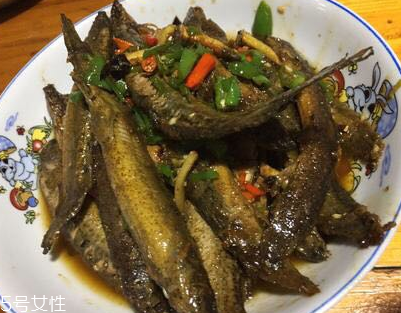 泥鰍會吃小魚嗎？這個(gè)是不會的