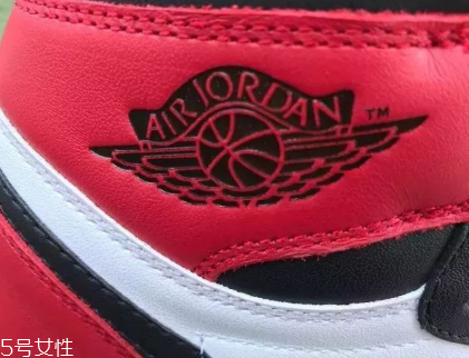 aj 1黑腳趾真假對(duì)比 aj1黑腳趾真品原來(lái)這樣鑒定
