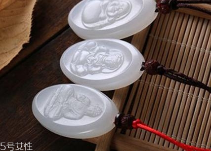 本命佛能戴著睡覺嗎？本命佛戴著睡覺好處多