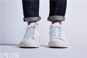 小白鞋可以用牙膏洗嗎？小白鞋用牙膏洗好處多