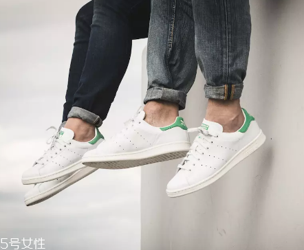 小白鞋可以用84洗嗎？慎用84洗小白鞋