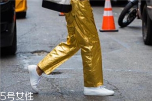 小白鞋脫皮了怎么修復(fù)？小白鞋脫皮修復(fù)技巧