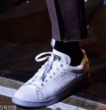 小白鞋曬黃了怎么辦？小白鞋曬黃了這樣恢復(fù)