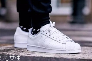 小白鞋曬黃了怎么辦？小白鞋曬黃了這樣恢復(fù)
