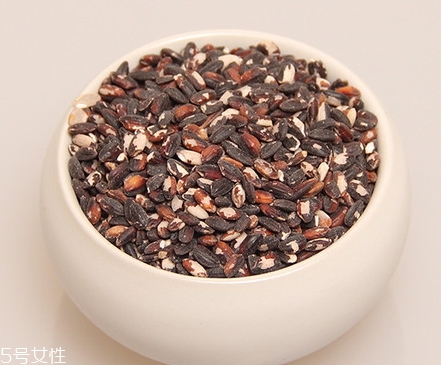 血糯米和黑米的區(qū)別 血糯米是黑米嗎？