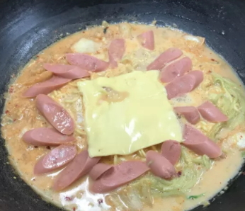 牛奶辛拉面煮多久？牛奶辛拉面牛奶和水的比例