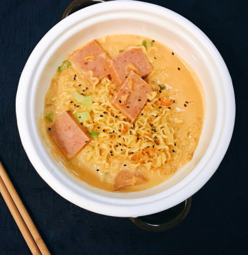 網(wǎng)紅牛奶辛拉面好吃嗎？牛奶辛拉面是黑暗料理嗎
