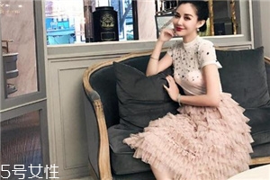 半身裙怎么搭配更優(yōu)雅？半身裙穿搭技巧