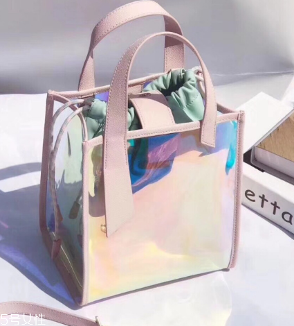 小ck鐳射包多少錢？charles keith鐳射包價格