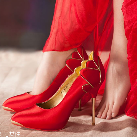 婚鞋是男方買(mǎi)還是女方買(mǎi)？婚鞋的購(gòu)買(mǎi)講究
