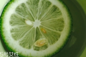 青檸檬可以敷臉嗎？青檸檬敷臉能美白嗎？