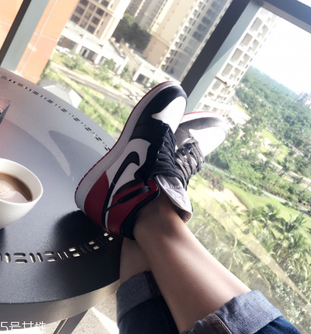 aj 1黑腳趾多少錢？aj 1黑腳趾市場(chǎng)價(jià)格