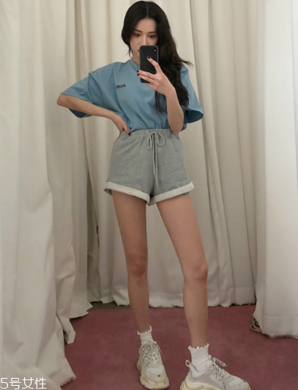 寬松t恤配什么褲子？寬松t恤搭配褲子圖片