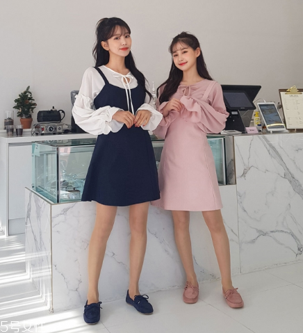 背帶裙配什么鞋子好看？背帶裙搭配鞋子技巧