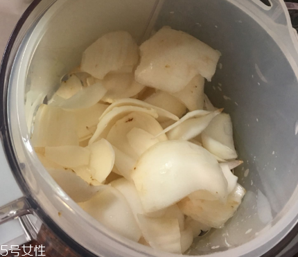 新鮮百合可以燉雞嗎？新鮮百合燉雞好吃嗎？