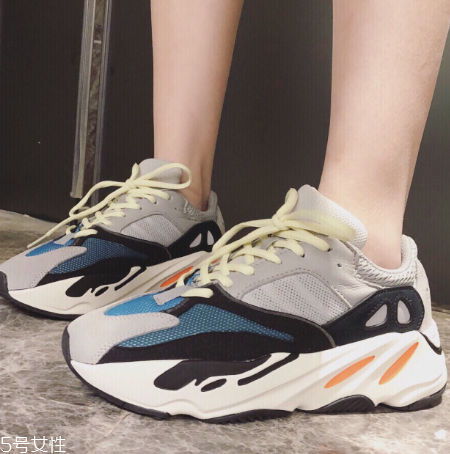 yeezy 700偏碼嗎？yeezy 700碼數(shù)正常嗎
