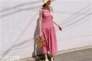 格子連衣裙搭配什么鞋子？格子連衣裙搭配技巧