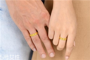 周生生六字真言戒指多少錢？周生生六字大明咒戒指價(jià)位