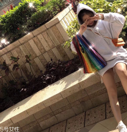 ashish彩虹亮片包多少錢？ashish彩虹亮片包價(jià)格