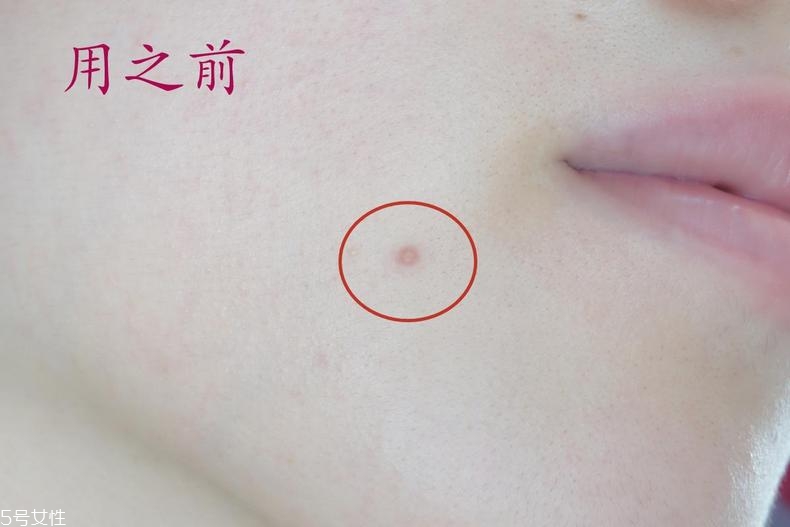 雅詩蘭黛晶透沁白防曬搖搖乳成膜快嗎？適合油痘皮嗎？