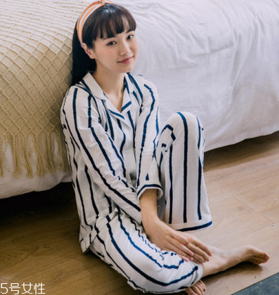 睡衣上的奶漬怎么去除？睡衣上有奶漬怎么洗
