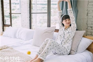 睡衣大點(diǎn)好還是小點(diǎn)好？睡衣買大的還是小的
