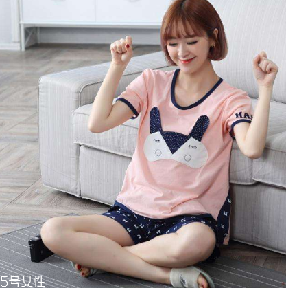 睡衣和睡袍哪個好？睡衣好還是睡袍好