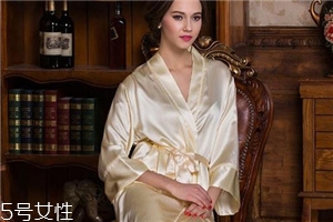 睡衣里面還要穿內(nèi)褲嗎？睡衣里面用不用穿內(nèi)褲