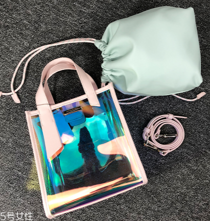 小ck鐳射包有幾種顏色？charles keith鐳射包顏色介紹