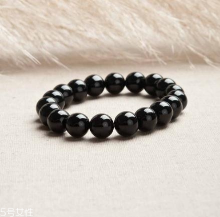 黑瑪瑙手串多少顆？黑瑪瑙手串顆數(shù)講究
