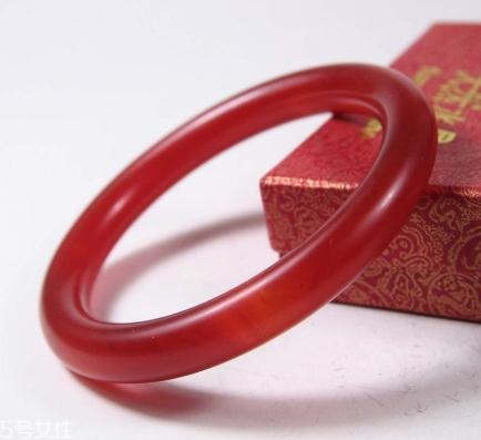 瑪瑙手鐲一般多少錢？瑪瑙手鐲市場行情