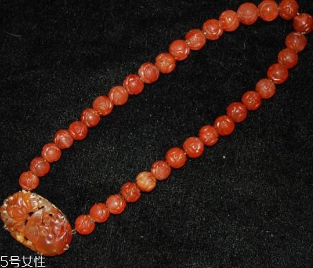 瑪瑙項(xiàng)鏈一般多少錢(qián)？瑪瑙項(xiàng)鏈?zhǔn)袌?chǎng)價(jià)位