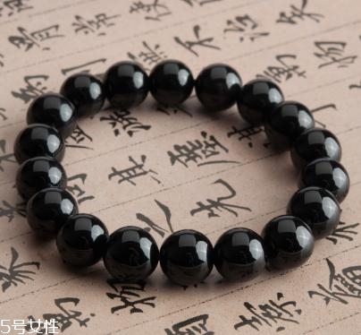 黑瑪瑙手串多少錢？黑瑪瑙手鏈?zhǔn)袌?chǎng)價(jià)格
