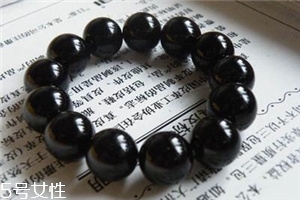 黑瑪瑙手串多少錢？黑瑪瑙手鏈?zhǔn)袌?chǎng)價(jià)格