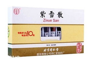 紫雪散的功效與作用 紫雪散治什么?。?></p><h3>紫雪散的用法用量</h3><p>組成：石膏，寒水石，滑石，磁石，玄參，木香，沉香，升麻，甘草，丁香，芒硝(制)，硝石(精制)，水牛角濃縮粉，羚羊角，麝香，朱砂。</p><p>用法：口服。一次1.5-3克，一日2次;周歲小兒一次0.3克，五歲以?xún)?nèi)小兒每增一歲，遞增0.3克，一日一次;五歲以上小兒酌情服用。</p><p style=