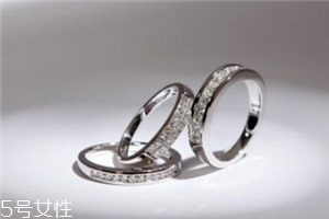 戒指可以戴右手嗎？戒指能戴在右手上嗎