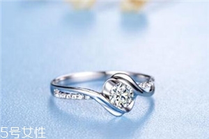 戒指可以戴中指嗎？戒指能不能戴在中指