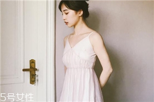 網(wǎng)紗連衣裙怎么搭配？網(wǎng)紗連衣裙搭配圖片