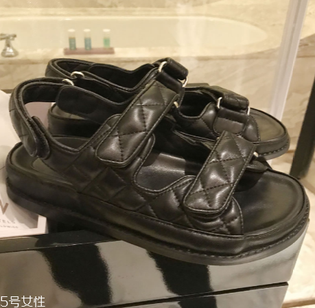 今年流行什么樣的涼鞋？今年流行的涼鞋款式推薦