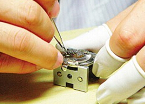 fossil手表怎么換電池？fossil手表換電池的方法
