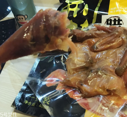 臘雞可以帶上飛機(jī)嗎？坐飛機(jī)可以帶臘雞嗎？