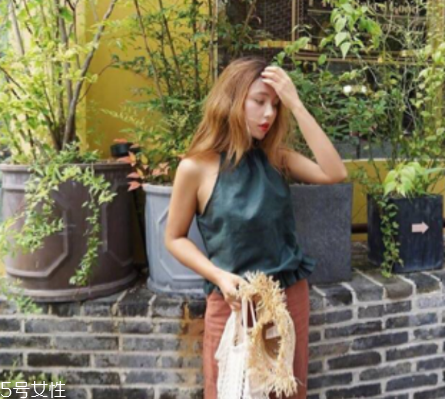 皮膚黑夏天穿什么顏色？黑皮膚適合什么顏色衣服