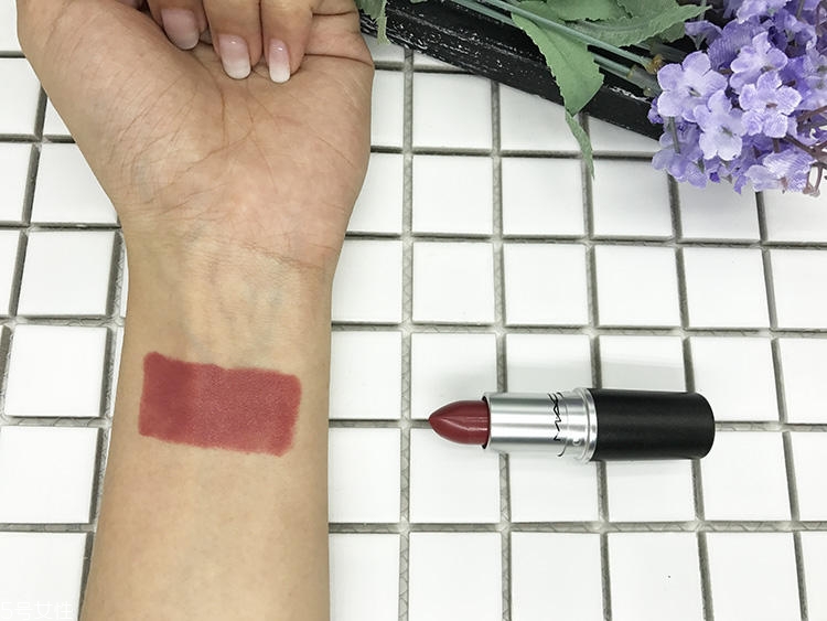 mac brick o la口紅日常嗎？mac brick o la上嘴圖