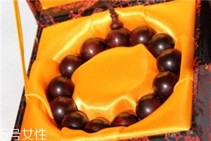 手鏈?zhǔn)裁茨绢^最好？手鏈哪種木頭比較好