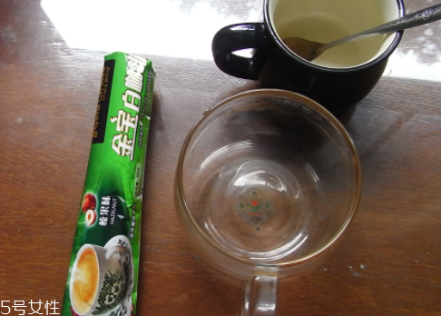 白咖啡是什么顏色？白咖啡是白色嗎？