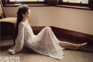 夏天穿什么樣的百褶裙好看？夏天適合穿什么百褶裙