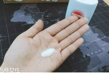 高絲suncut藍瓶防曬霜是物理防曬嗎？會不會搓泥