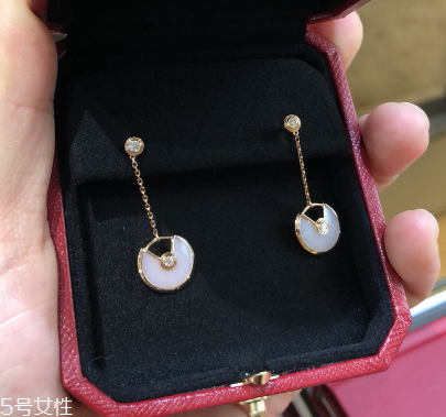 耳環(huán)買黃金還是鉑金？耳環(huán)黃金和鉑金哪個好
