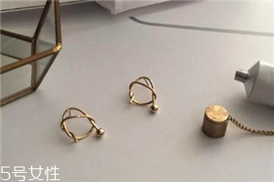 耳釘可以用雙氧水泡嗎？耳釘用雙氧水泡的影響