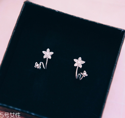 耳釘可以用鹽水消毒嗎？耳釘用鹽水消毒有用嗎